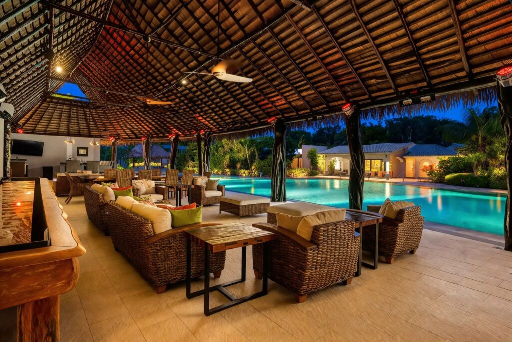 Rancho-Paraiso-Oasis-Akumal-Night