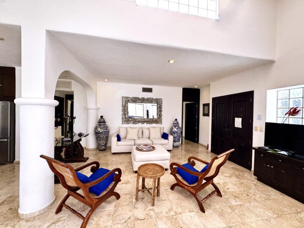 Royal-Palms-2-bed (1)