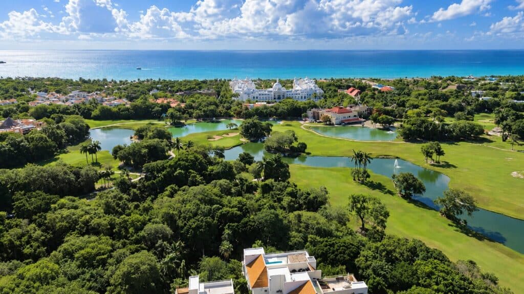 Ikal-Living-3-Bedroom-penthouse (2)